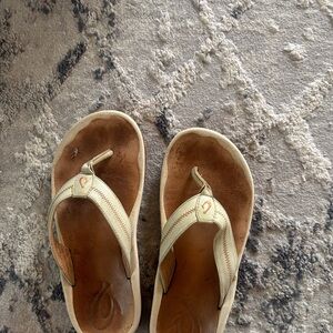 OluKai woman's size 8